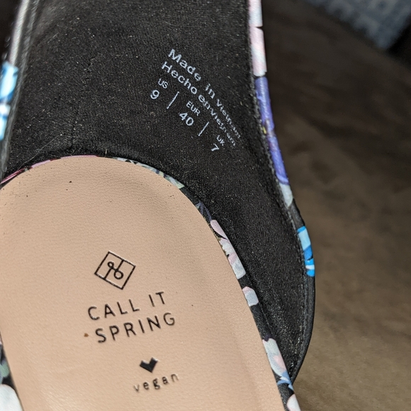 Call it Spring Vegan Floral Open Toe Block Heels - Picture 5 of 5